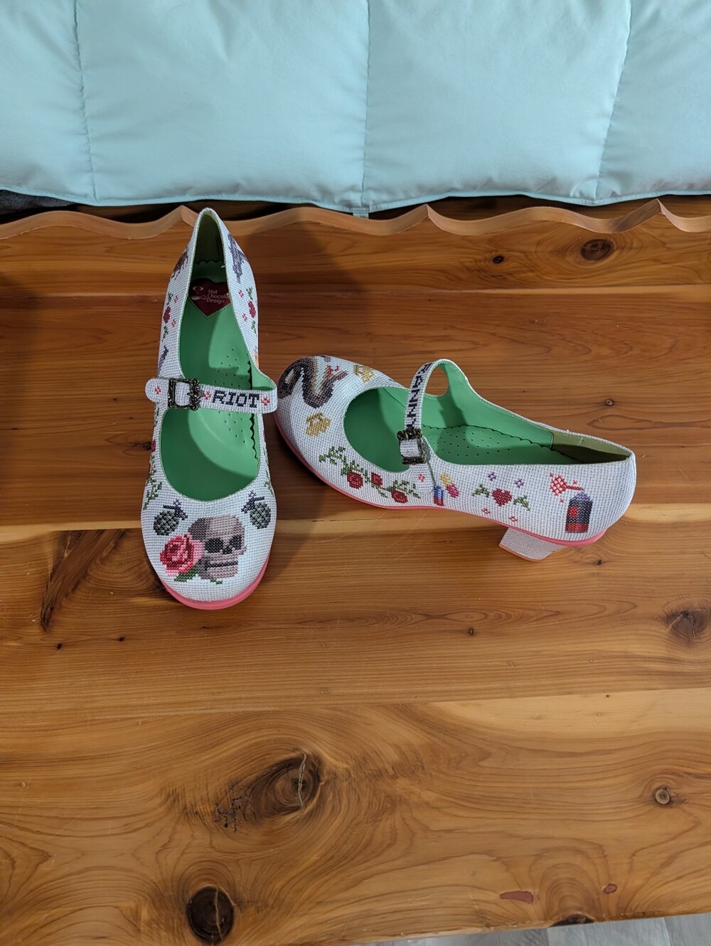Hot Chocolate Design White Embroidered Mary Jane Heels - Picture 2 of 7